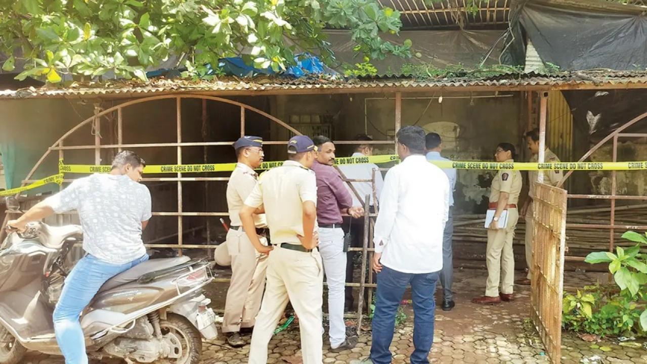 I मिली अर्धनग्न अवस्था में मिला महिला की लाश, गला घोंटकर हत्या की आशंका