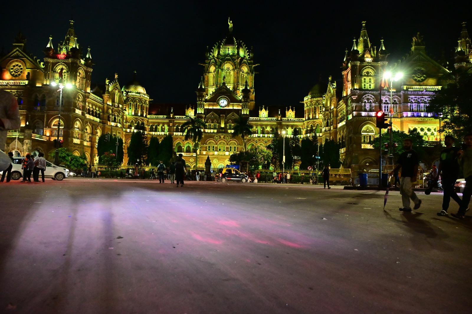 मराठा आरक्षण की मांग को लेकर जुटी भीड़ अब अपने-अपने घर लौट गई है. शहर के लोग भी राहत महसूस कर रहे हैं क्योंकि यातायात पर इसका बड़ा असर पड़ा था.