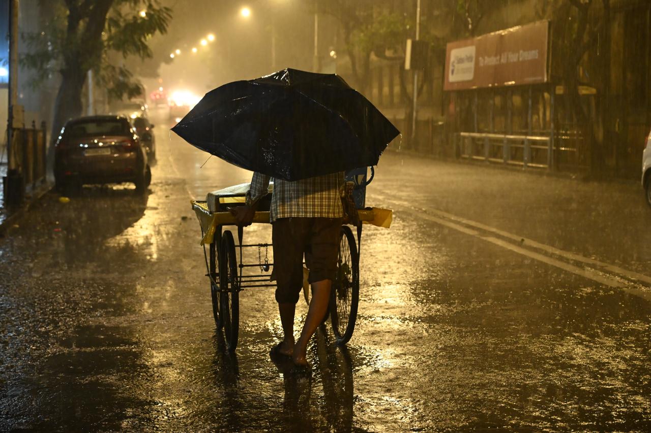 बीएमसी ने नागरिकों को सूचित किया कि किसी भी आपात स्थिति या जानकारी के लिए वे मुख्य नियंत्रण कक्ष से सीधे संपर्क कर सकते हैं. 