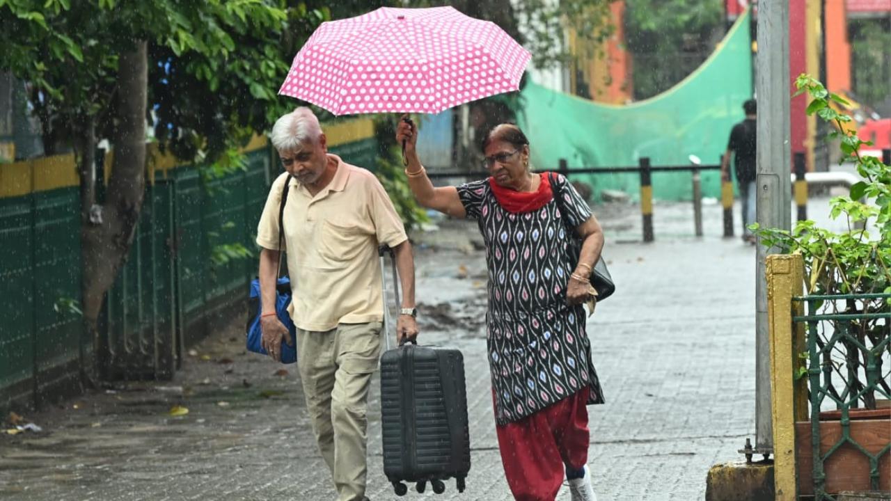 Iआज मुंबई में बादल होंगे मेहरबान, मौसम विभाग ने दी भारी बारिश की चेतावनी