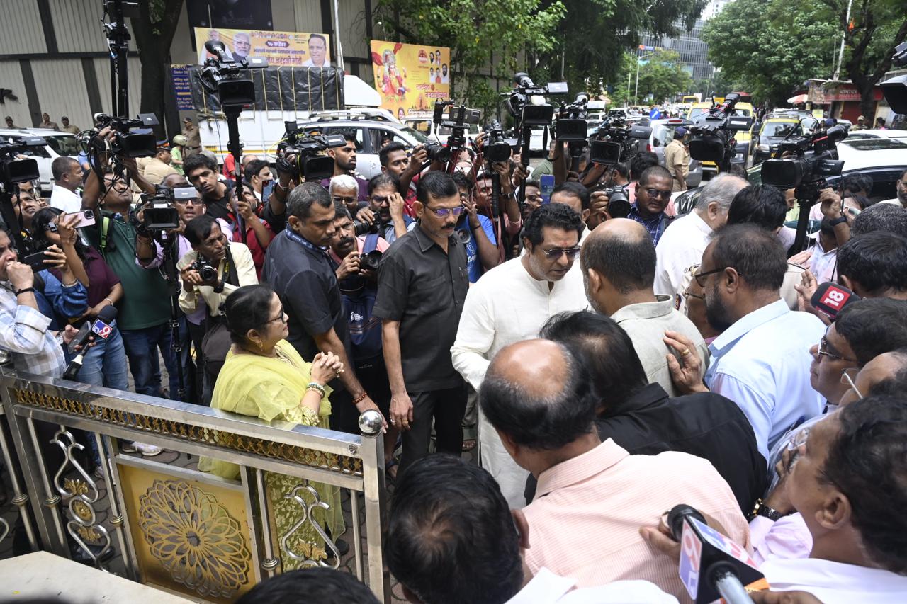 इस तरह की घटनाओं को लेकर प्रशासन सतर्क हो गया है और शहर में सुरक्षा को और कड़ा किया जा रहा है.