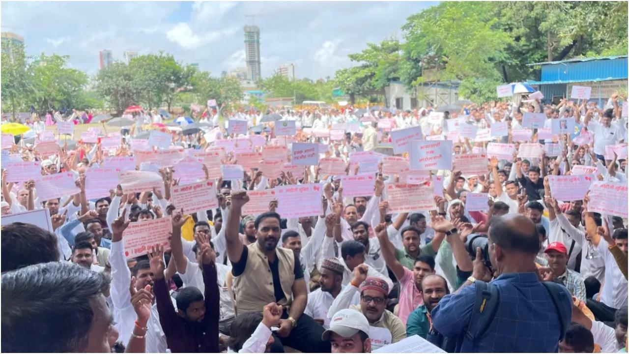 Iमुंबई में रिक्शा चालकों ने किया विरोध प्रदर्शन, पक्षपात का लगाया आरोप