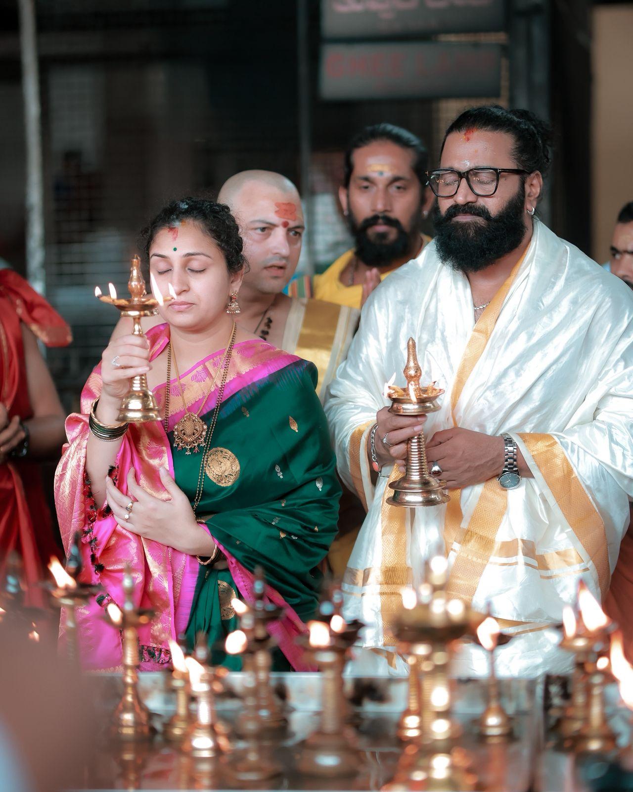 कई भाषाओं में होगी रिलीज:  ‘कांतारा: चैप्टर 1’ सिर्फ कन्नड़ ही नहीं बल्कि हिंदी, तमिल, तेलुगु, मलयालम, बंगाली और अंग्रेज़ी भाषाओं में भी 2 अक्टूबर को दुनियाभर में रिलीज़ होगी. मेकर्स का उद्देश्य इस फिल्म को एक पैन-इंडियन और ग्लोबल सिनेमा एक्सपीरियंस बनाना है.