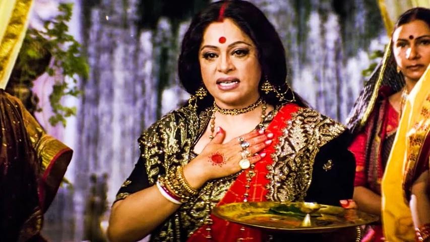 कुमुद (किरण खेर) – देवदास (2002)किरण खेर का कुमुद का किरदार केवल पारो की मां नहीं था, बल्कि पूरी कहानी का भावनात्मक आधार बन गया. उनकी उपस्थिति ने पारिवारिक प्रेम और सामाजिक दबाव के द्वंद्व को बखूबी दर्शाया.