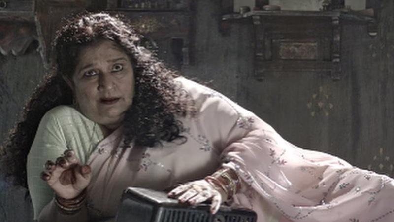शीला (सीमा पाहवा) – गंगूबाई काठियावाड़ी (2022)भंसाली की विशेषता रही है नैतिक रूप से जटिल किरदारों को गढ़ना. सीमा पाहवा की शीला एक ऐसा ही चरित्र था – कठोर, चालाक, और सच्चाई से भरा हुआ. वह गंगूबाई की प्रतिद्वंद्वी जरूर थीं, लेकिन दर्शकों के लिए उन्हें भूल पाना मुश्किल हो गया.