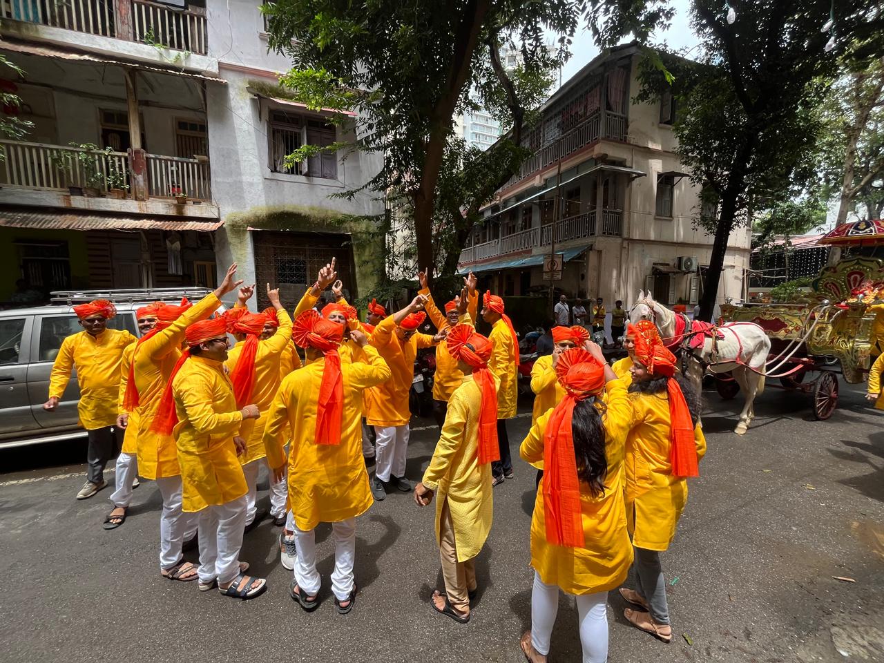 पुलिस स्टेशन के एक अधिकारी ने कहा, “गणपति बप्पा मोरया की गूंज के बीच यहां सात दिन का यह पर्व सभी के लिए अविस्मरणीय रहा. पहली बार पुलिस परिवार ने मिलकर बप्पा की स्थापना की और पूरे उत्साह के साथ उत्सव मनाया.”