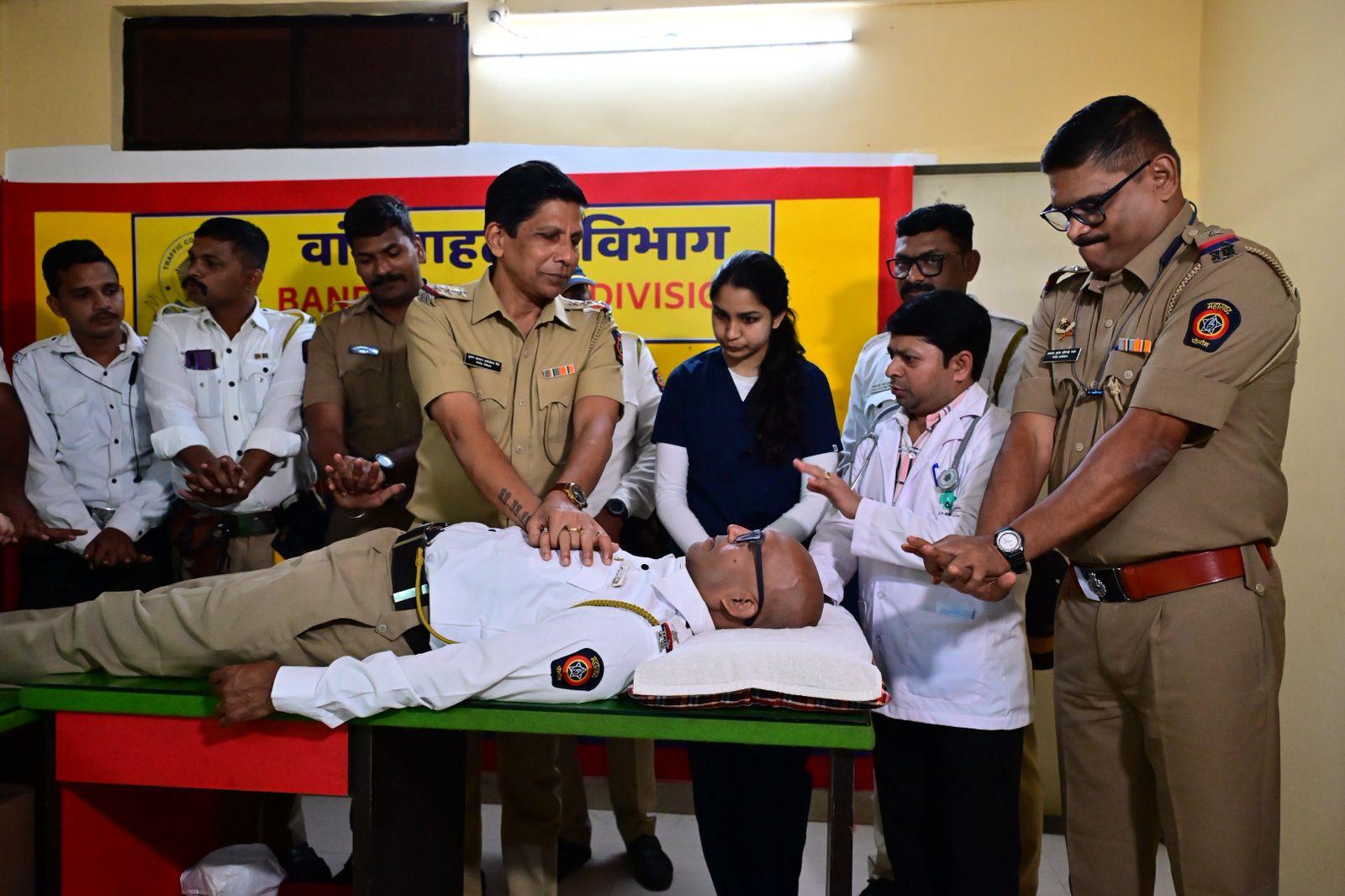 प्रशिक्षण में शामिल सभी अधिकारियों ने इसे बेहद उपयोगी और समय की जरूरत बताया.