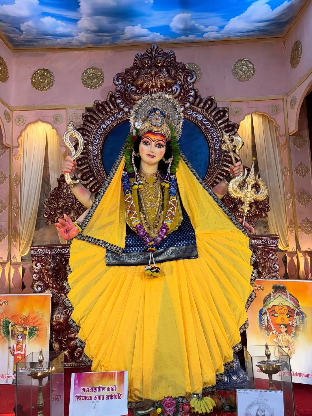 उनकी मेहनत और रचनात्मकता ने मंडल के भक्तों और उत्साही लोगों को मंत्रमुग्ध कर दिया.
